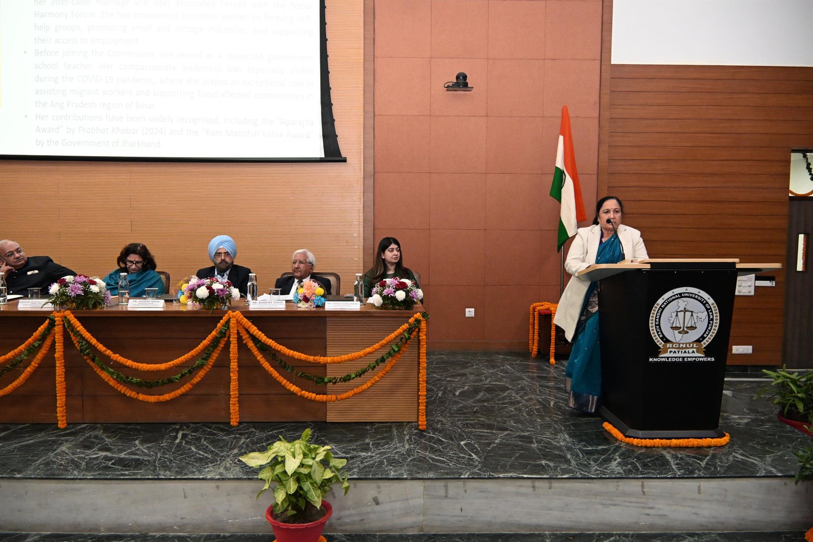 आत्मरक्षा प्रशिक्षण कार्यक्रमों के माध्यम से महिलाओं के लिए सुरक्षित स्थान बनाने की दिशा में प्रयास