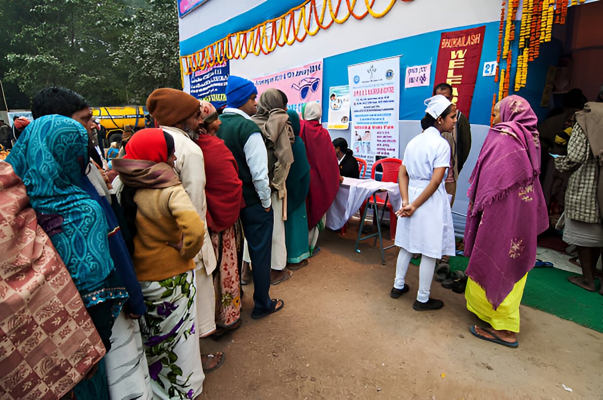 ग्रामीण क्षेत्रों में स्वास्थ्य सुविधाओं तथा बीमारियों से लड़ने की मुहीम में हमारा साथ दें